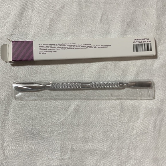 NWT Jamberry Metal Cuticle Spoon in original packaging - Picture 2 of 3